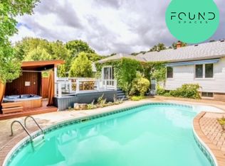 11 McKay Rd, Hamilton, ON L9H1H6