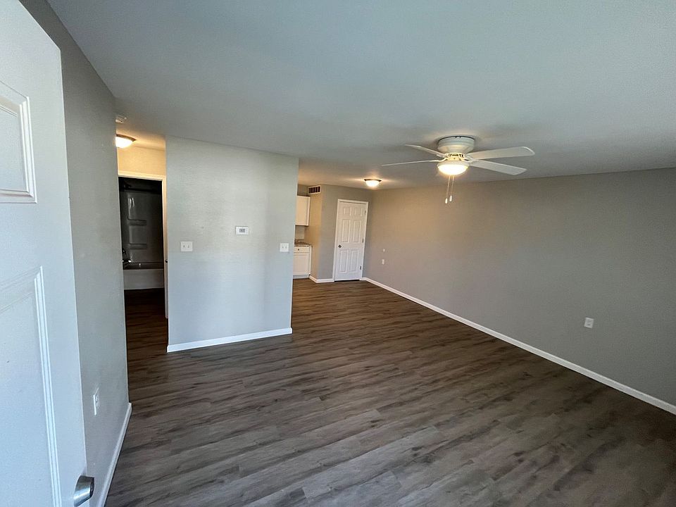 2nd image of 302 Manor Dr #501