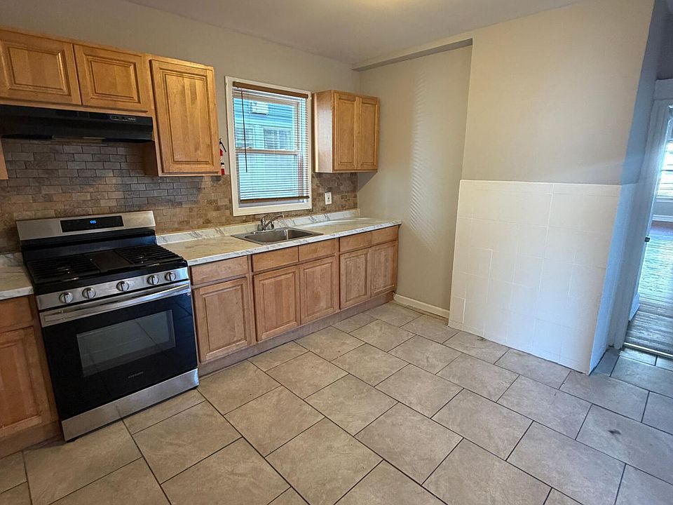 1st image of 76 Halstead St #1