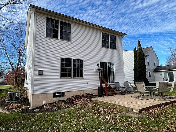 2nd image of 110 Cedar Gln