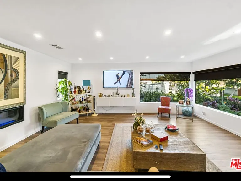 10915 Ayres Ave — Photo 11