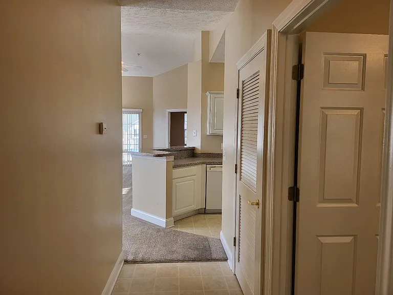 119 Fountain Pointe Ln #201 — Photo 2