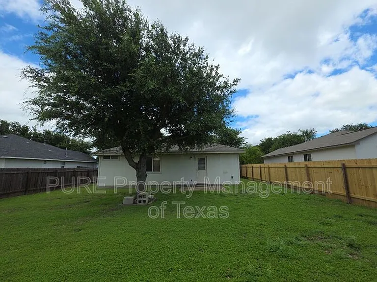609 Losoya Ct — Photo 35