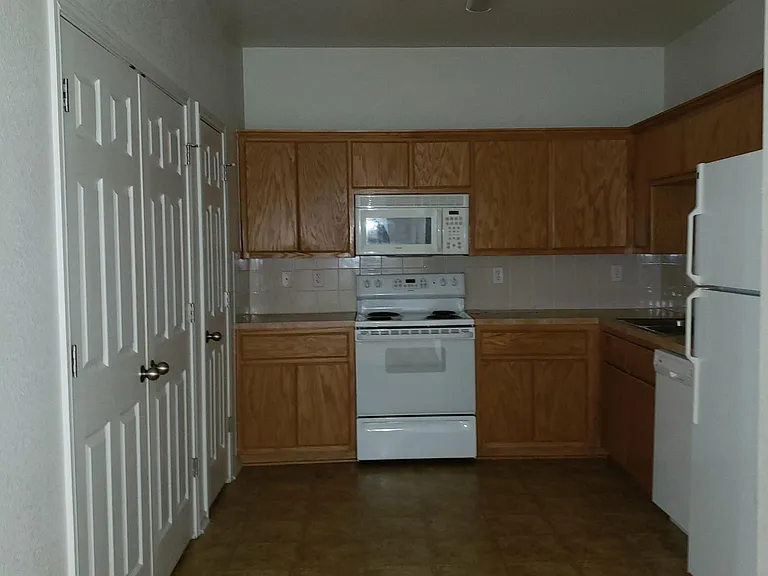 2810 Ashley Dr — Photo 4