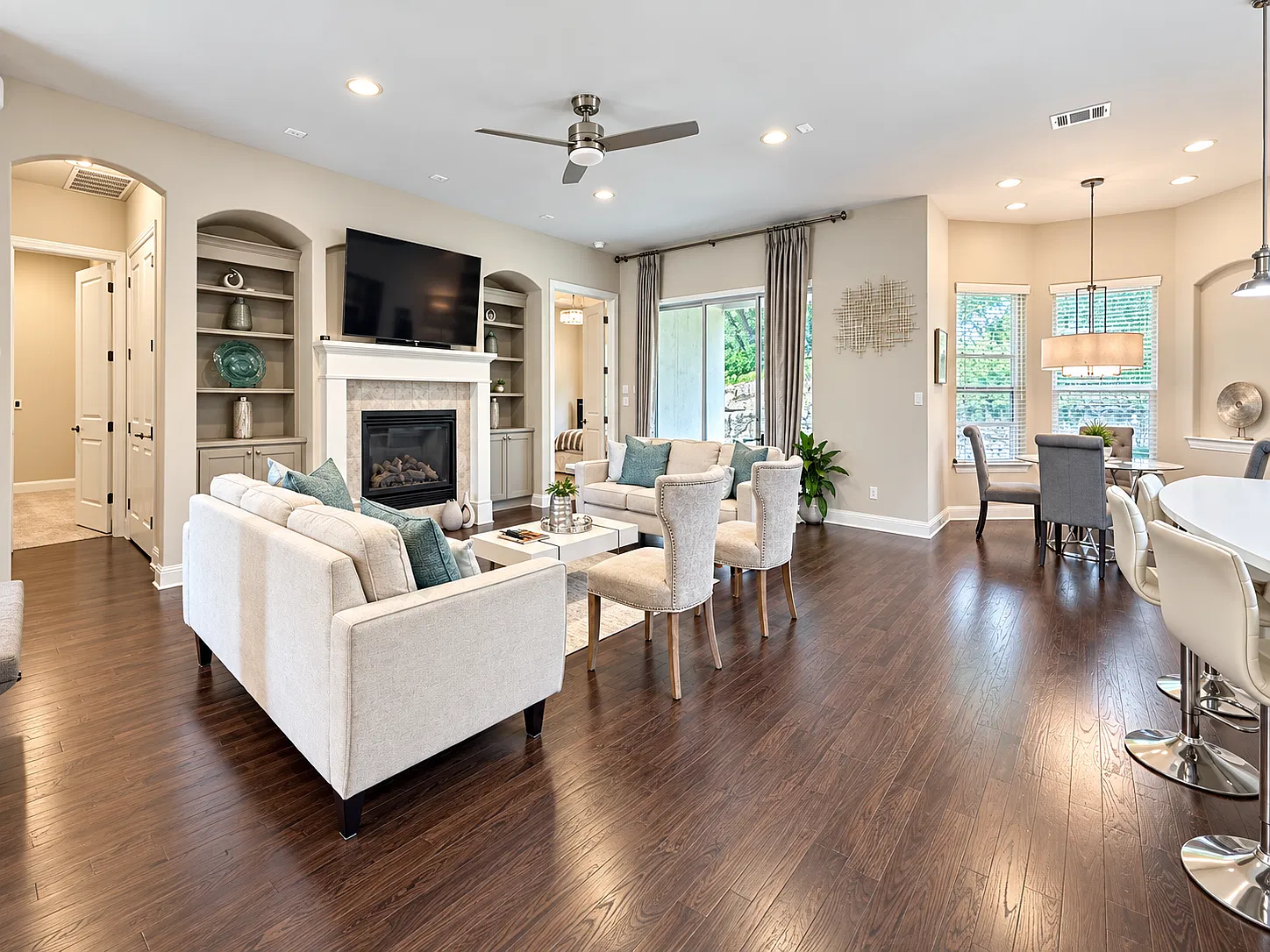 4 bed, 2991 sqft, $4,000 — Photo 2