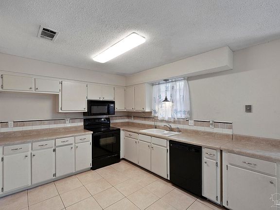 2nd image of 7811 Hearthstone Cir