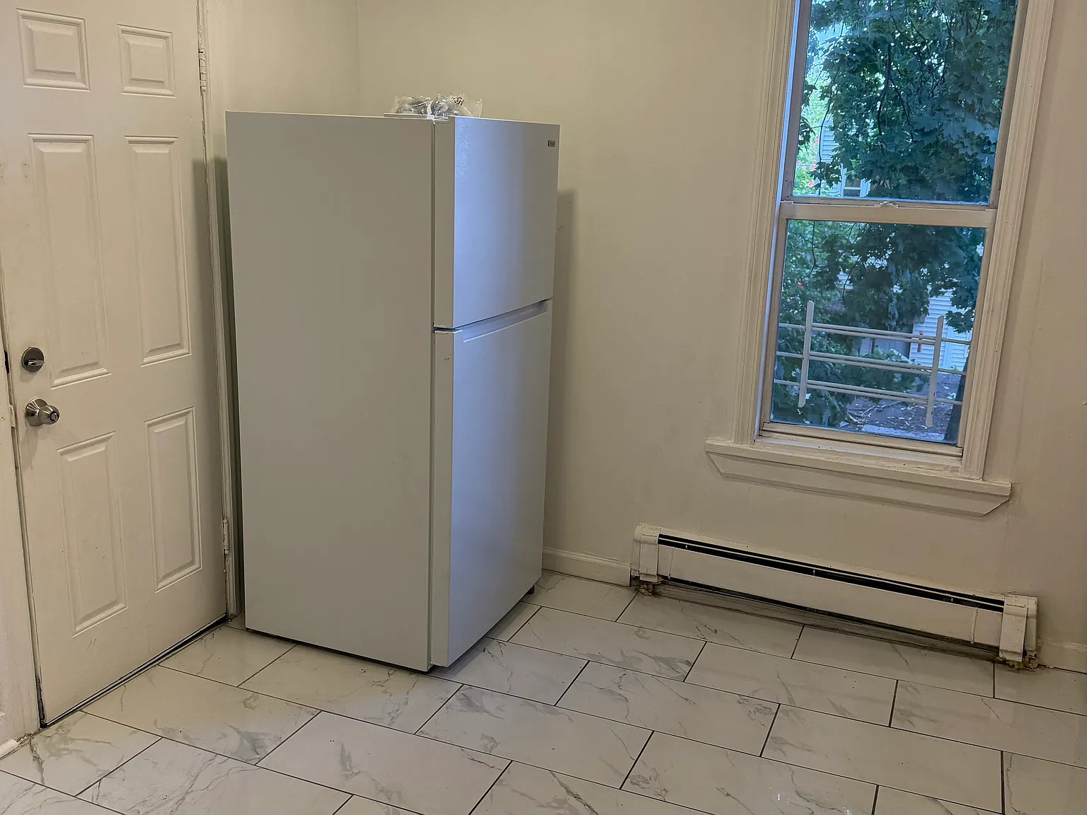 4 bed, 1000 sqft, $2,500 — Photo 2