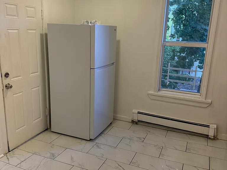 284 Ege Ave #2 — Photo 5