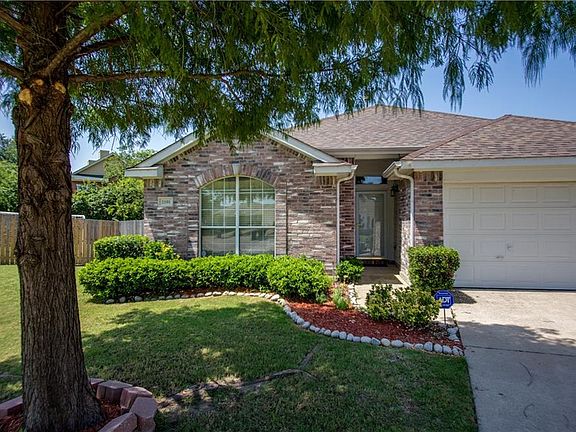 3rd image of 2101 Lilac Cir