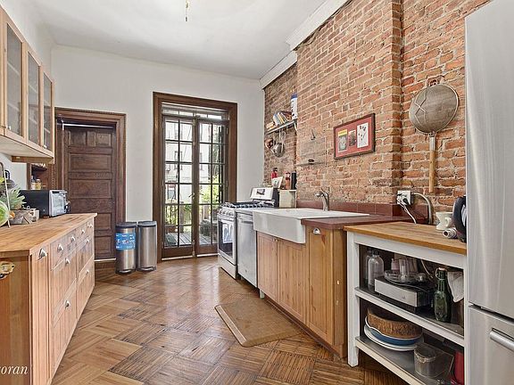 4th image of 674 Park Pl APT 1