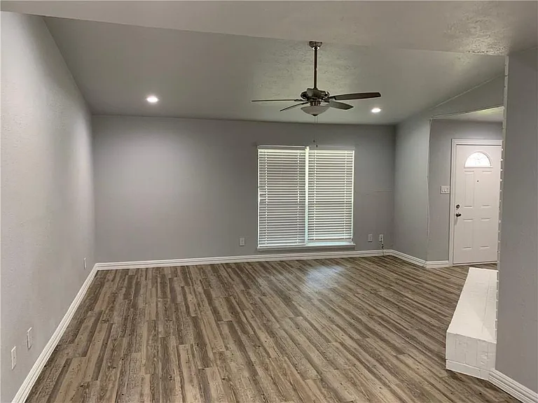 5601 Squires Dr — Photo 6
