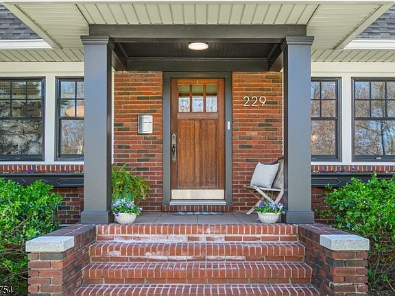 3rd image of 229 Watchung Ave