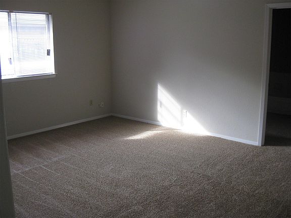 5th image of 2712 Southpark Ln