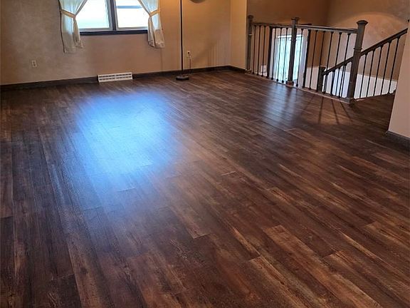 2nd image of 2153 Mount Jackson Rd