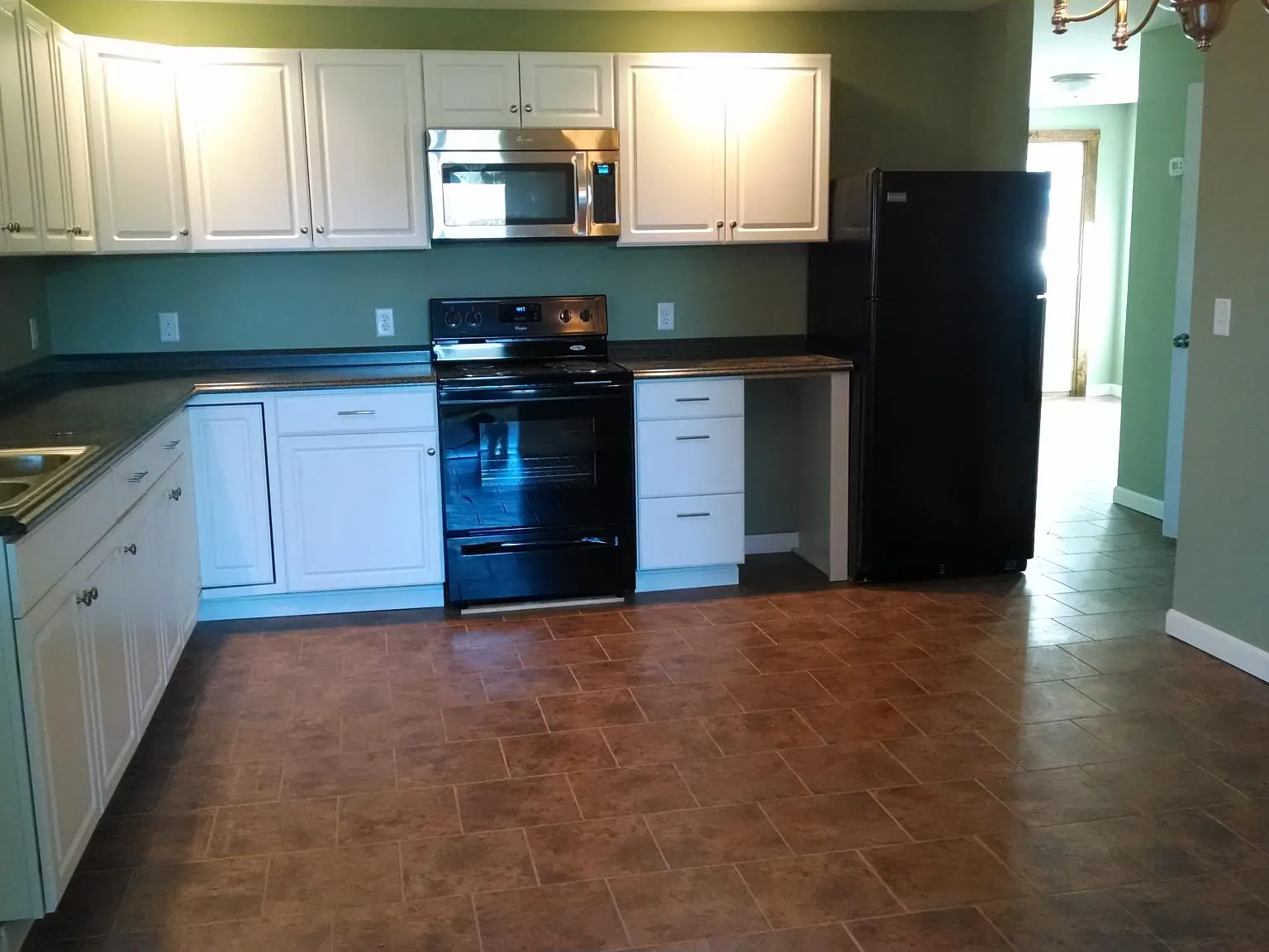 3 bed, 1100 sqft, $1,700 — Photo 1