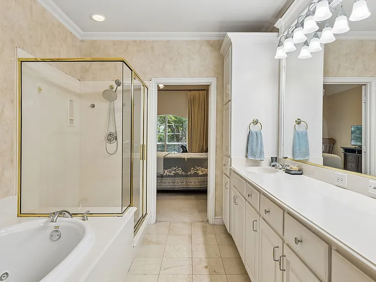 4147 Towne Green Cir — Photo 20