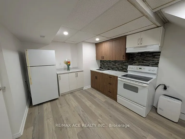 23 Riviera Dr #BASEMENT — Photo 6