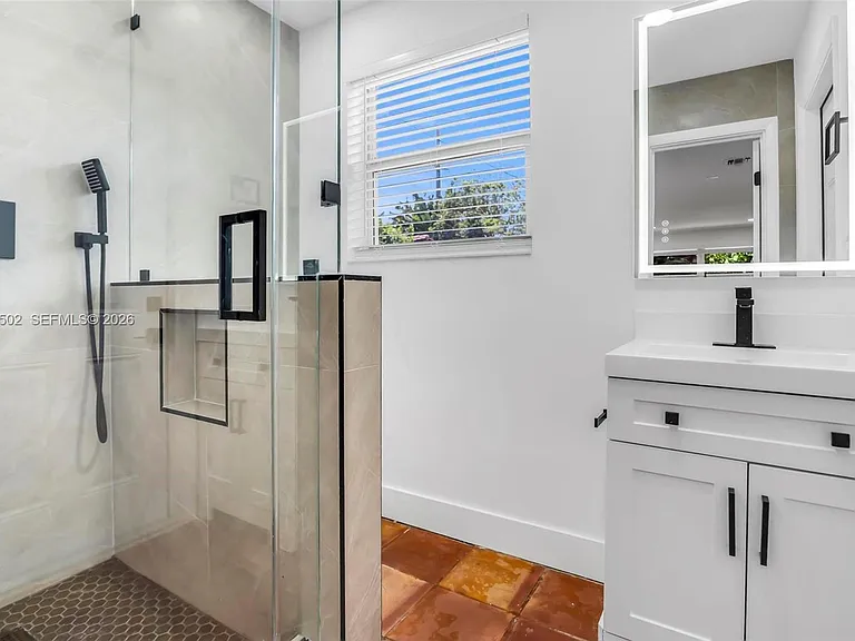 850 SW 12th Ct #850 — Photo 14