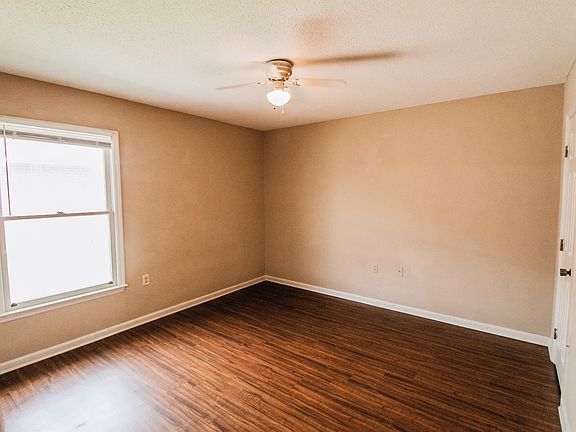 2nd image of 140 Lanier Dr #27