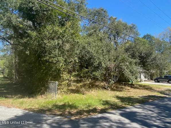 8724 Barnacle Blvd, Ocean Springs, MS 39564
