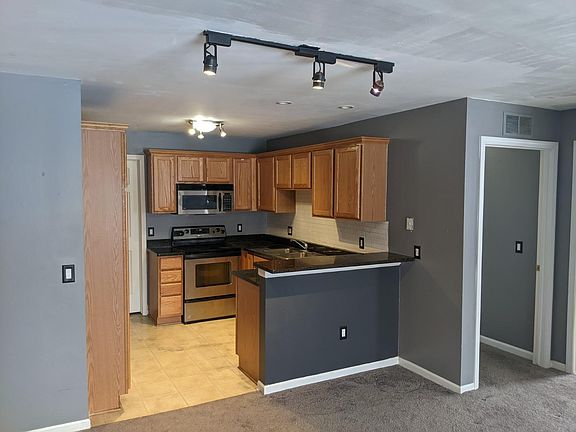 2nd image of 5890 Acorn Ln
