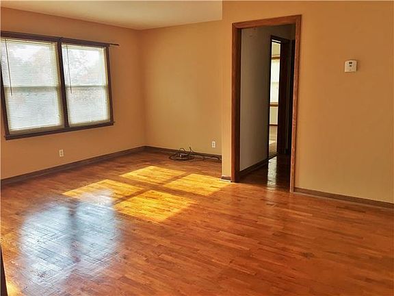 2nd image of 3805 Penn St