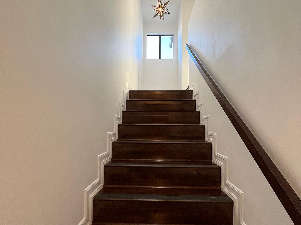 1st image of 10516 Sunland Blvd