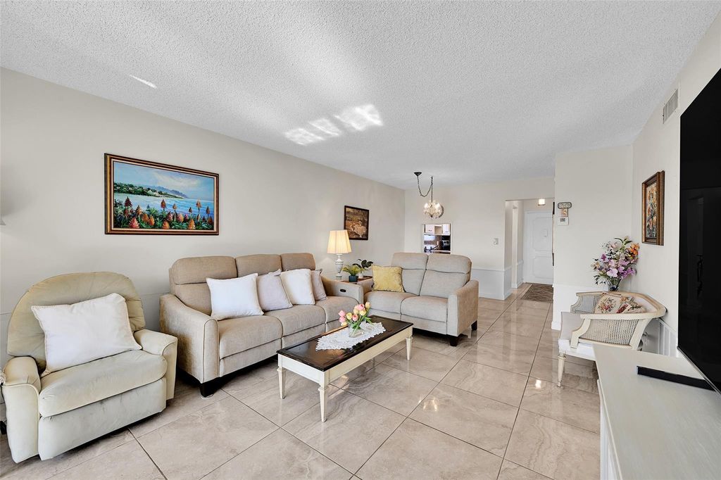 2350 NE 14th Street Causeway #609, photo 4