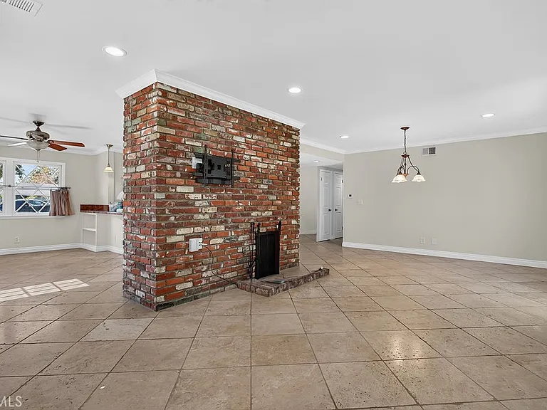 2310 E Monroe Ave — Photo 7