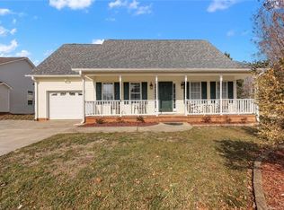 125 Pebble Run Ct, Clemmons, NC 27012