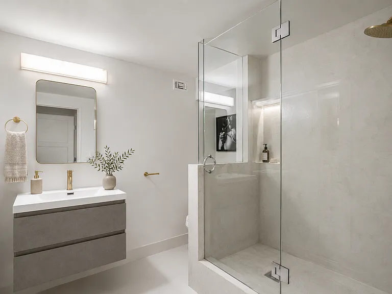 1716 N Queens Ct — Photo 13