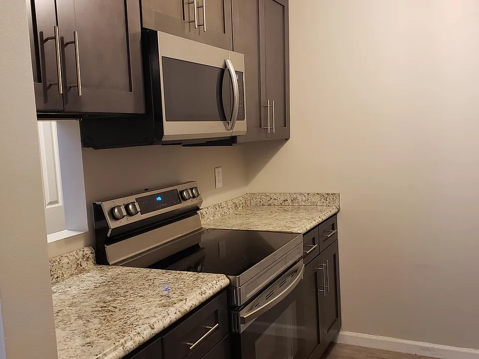 3556 Shenandoah Ave #202