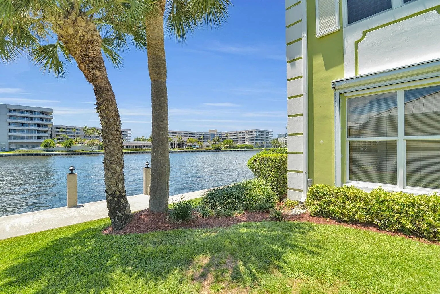 3 bed, 3.0 bath, 3313 sqft, $10,000 — Photo 2