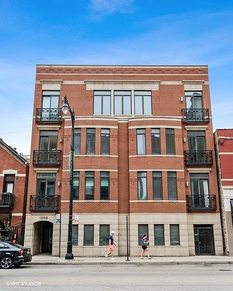 1st image of 1359 W Fullerton Ave Unit 3W