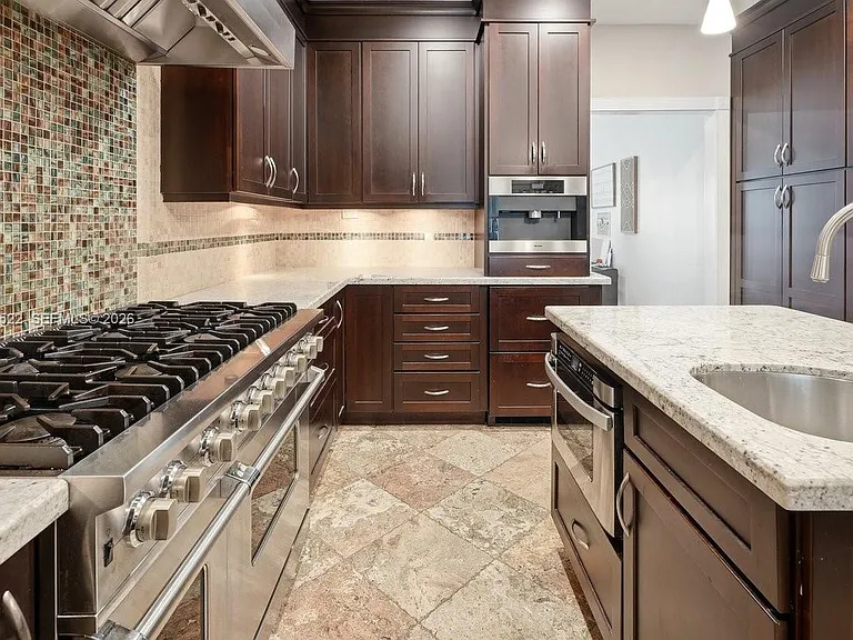 16530 Lake Tree Dr — Photo 24