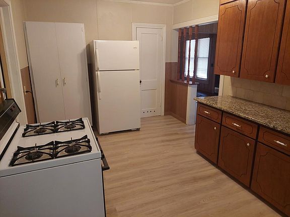 5th image of 102 E Mayer St