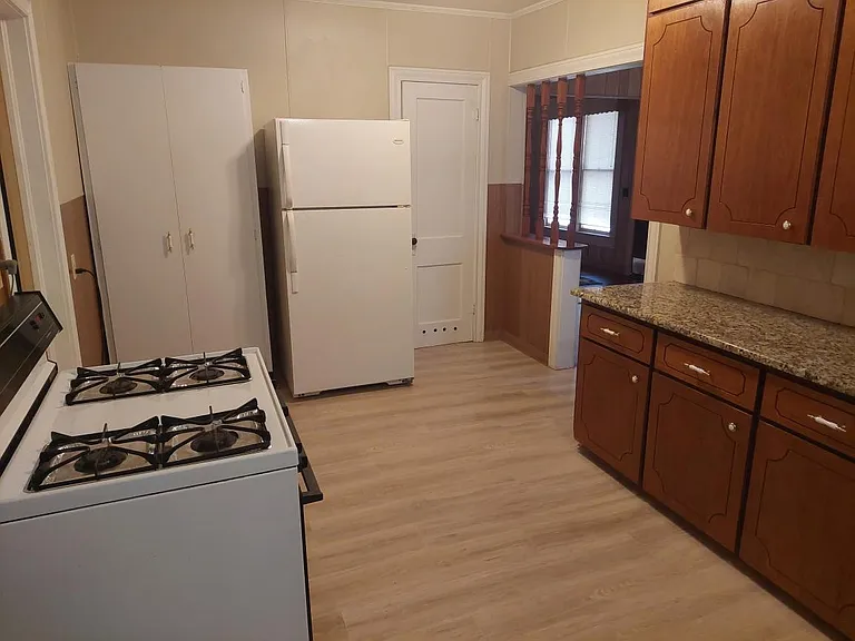 102 E Mayer St — Photo 7