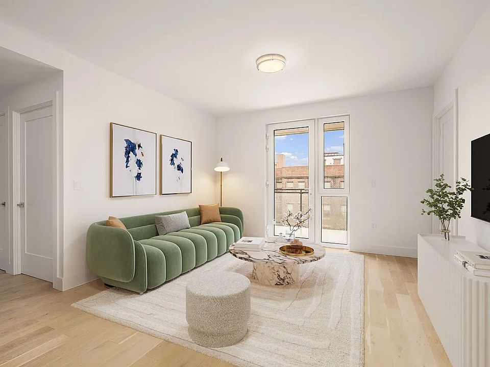 1st image of 585 Argyle Rd #9B