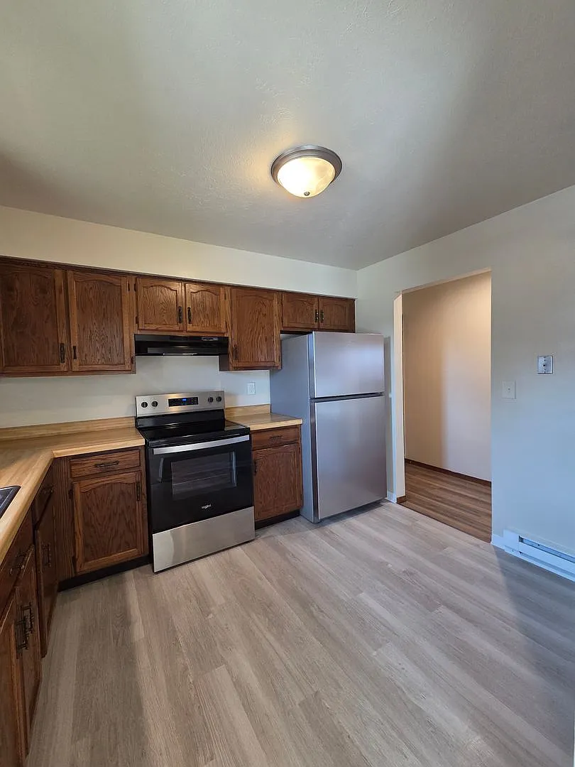 Boxwood Dr. 6012 — Photo 2