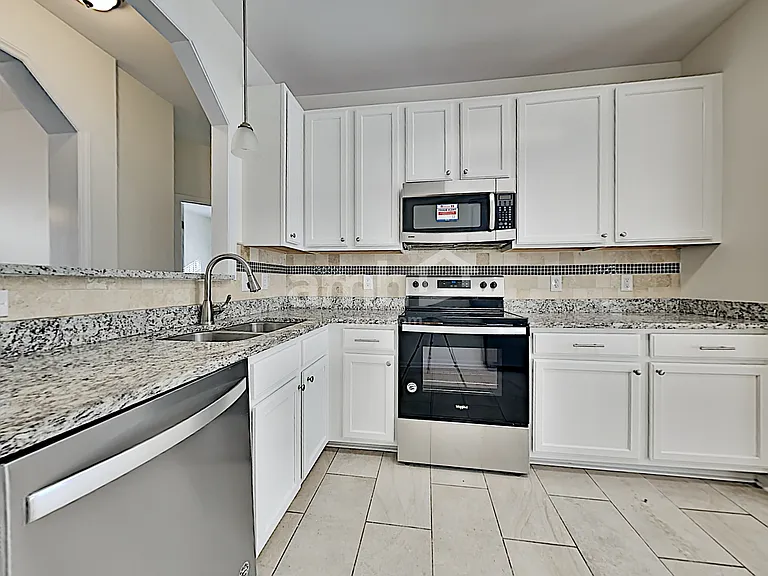 8008 Willowglen Dr — Photo 3