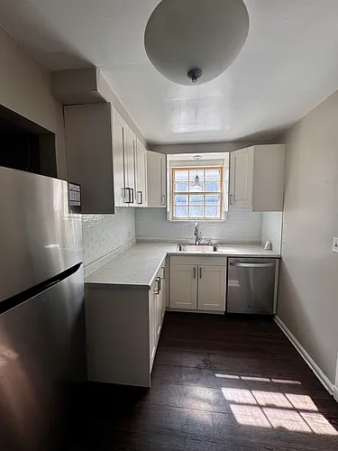 1305 Collegewood St Photo 1