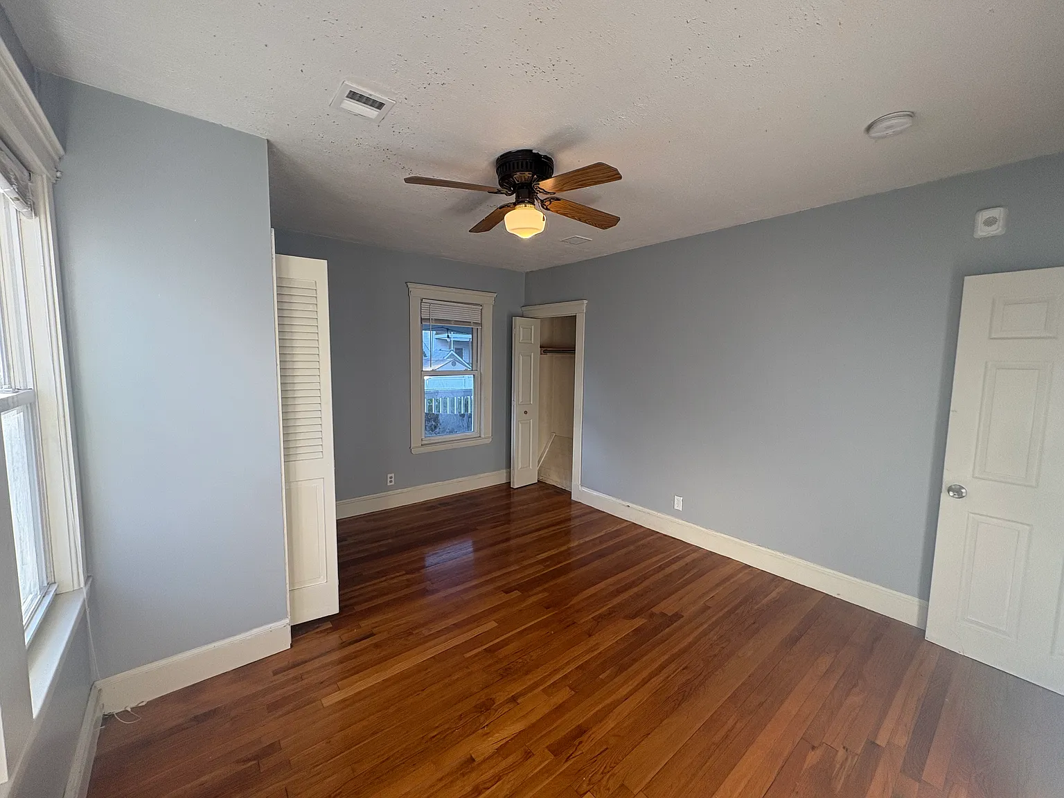 3 bed, 2100 sqft, $1,099 — Photo 3