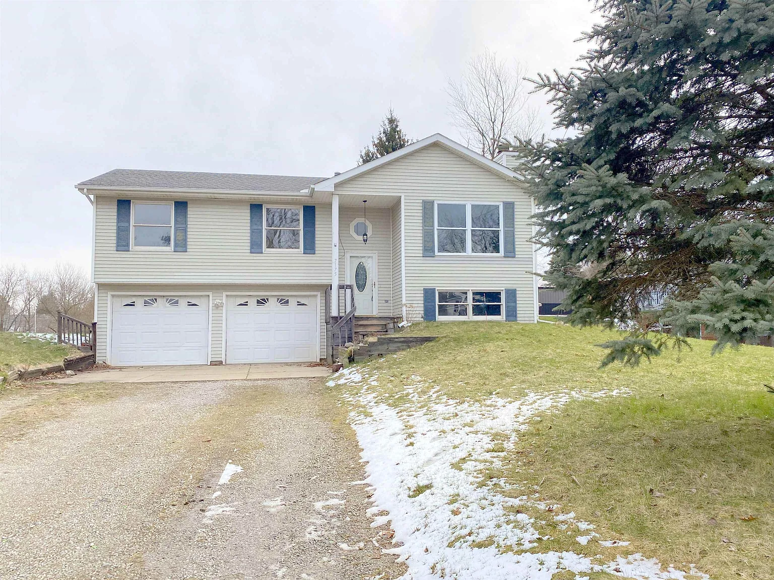 7175 Nottingham Dr photo 1