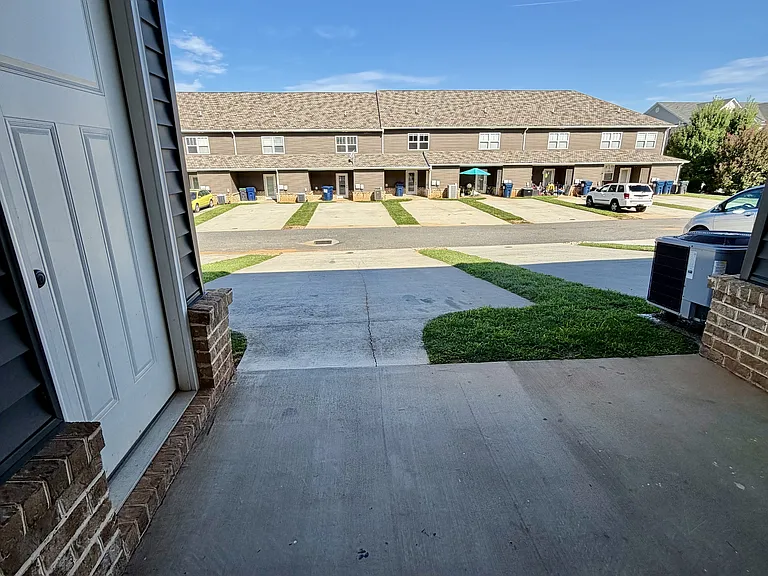 127 Portico St — Photo 28