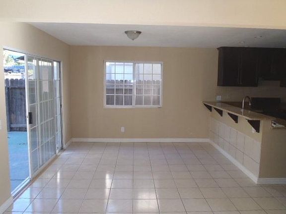 5th image of 265 Elderberry St
