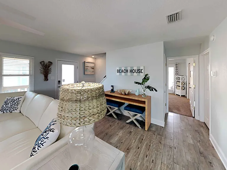 304 W 8th St #1 — Photo 11