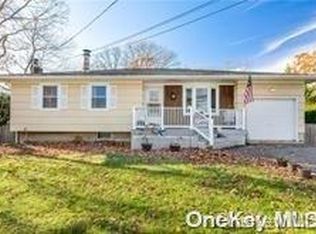 2324 Pond Rd, Ronkonkoma, NY 11779