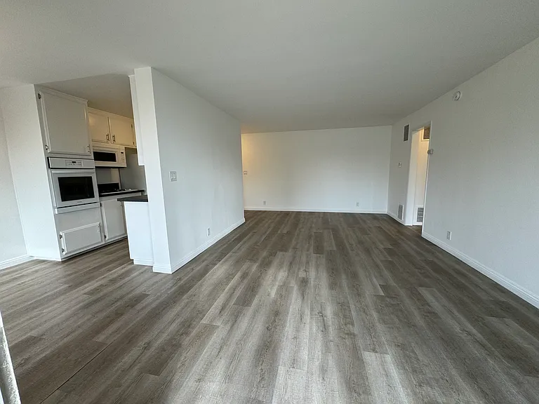 12221 San Vicente Blvd — Photo 31