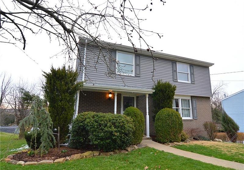 1st image of 15 Lorrie Dr