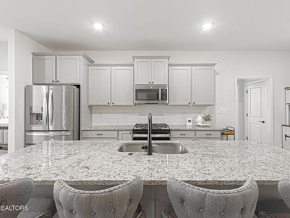 5th image of 8125 Vassar Ln